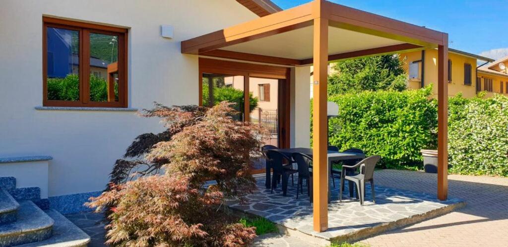 Villa Iris -Pet Friendly Stay - Garden - Private Parking- Bike Friendly Holiday House Colico Exterior foto