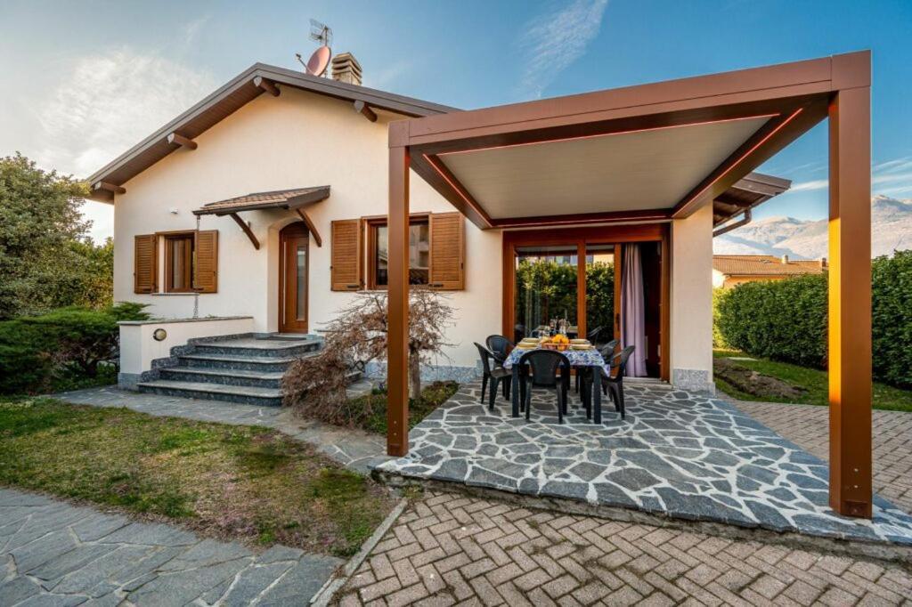 Villa Iris -Pet Friendly Stay - Garden - Private Parking- Bike Friendly Holiday House Colico Exterior foto